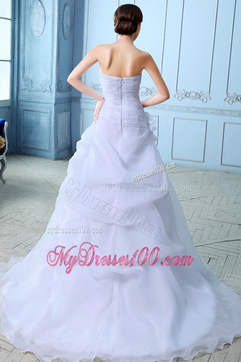 Pick-ups Ruching and Hand Made Flower Decorated Wedding Gowns with Brush Train