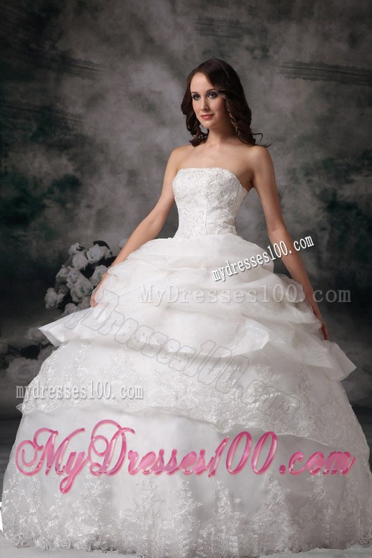 Popular Strapless Lace Hem White Wedding Gown Tiers of Ruffles