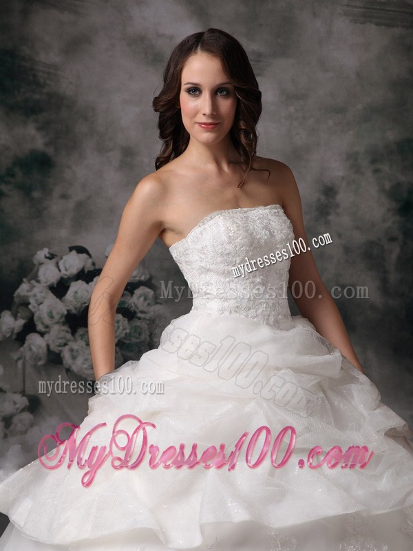 Popular Strapless Lace Hem White Wedding Gown Tiers of Ruffles