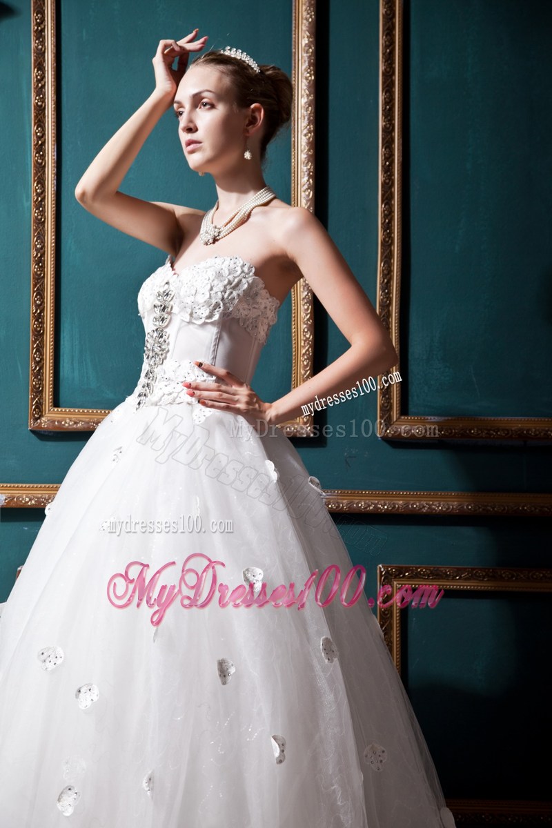Sweetheart Dress for Wedding Decorated with Diamonds and Small Handle Flowers