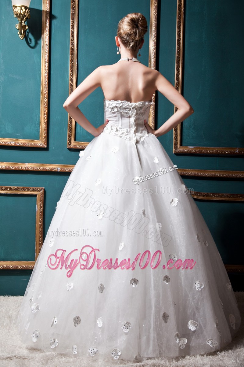 Sweetheart Dress for Wedding Decorated with Diamonds and Small Handle Flowers