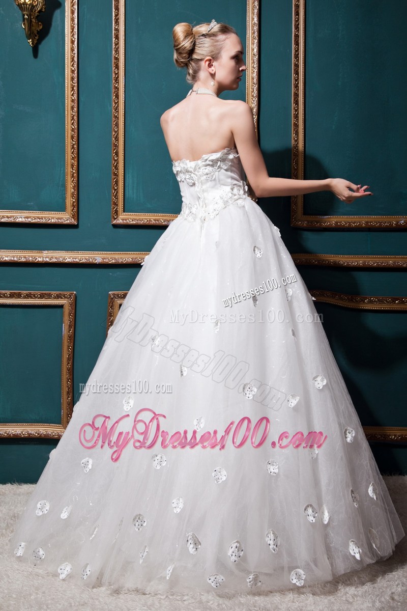 Sweetheart Dress for Wedding Decorated with Diamonds and Small Handle Flowers