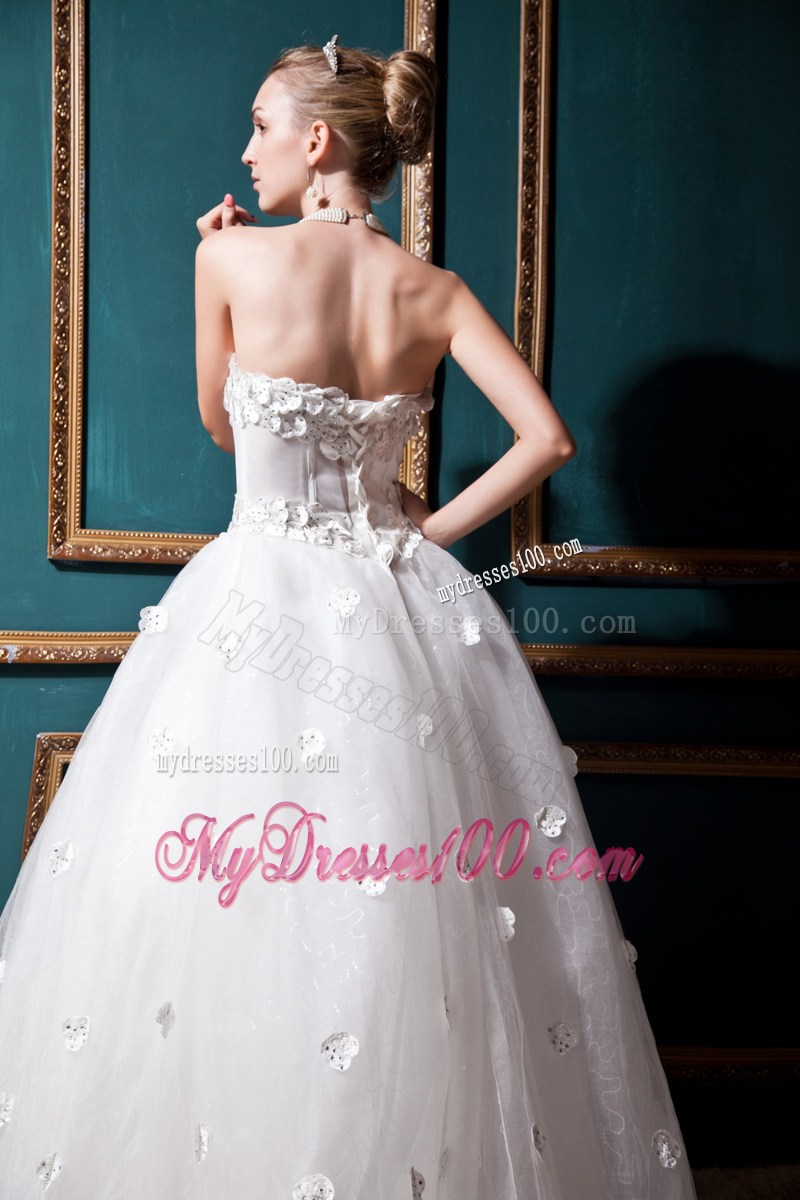 Sweetheart Dress for Wedding Decorated with Diamonds and Small Handle Flowers