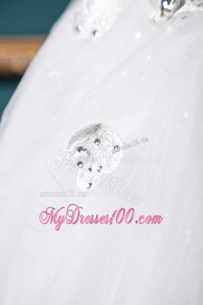 Sweetheart Dress for Wedding Decorated with Diamonds and Small Handle Flowers