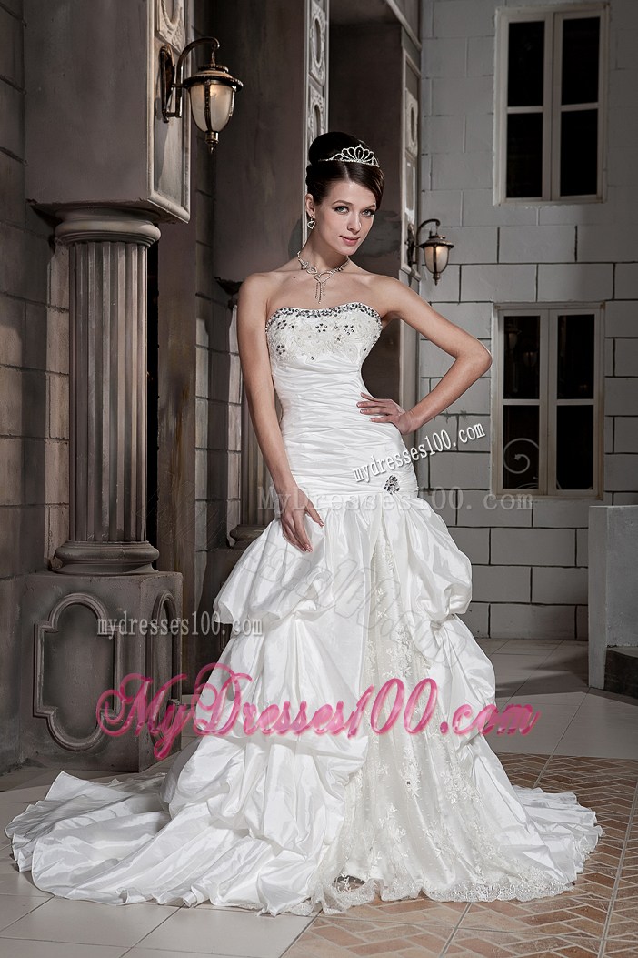 Pick-ups Ruching and Diamonds Decorated Bridal Dresses with Brush Train