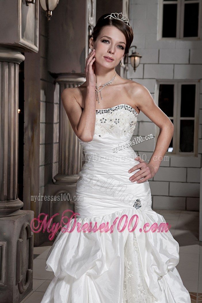 Pick-ups Ruching and Diamonds Decorated Bridal Dresses with Brush Train