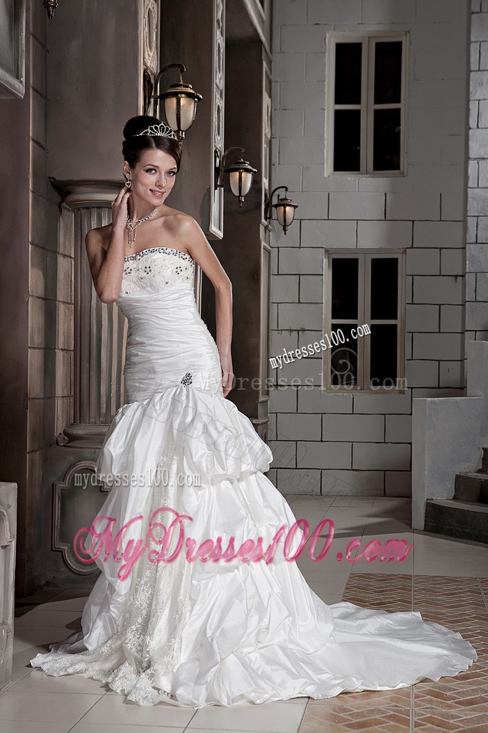 Pick-ups Ruching and Diamonds Decorated Bridal Dresses with Brush Train