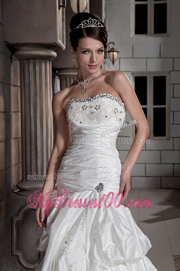 Pick-ups Ruching and Diamonds Decorated Bridal Dresses with Brush Train