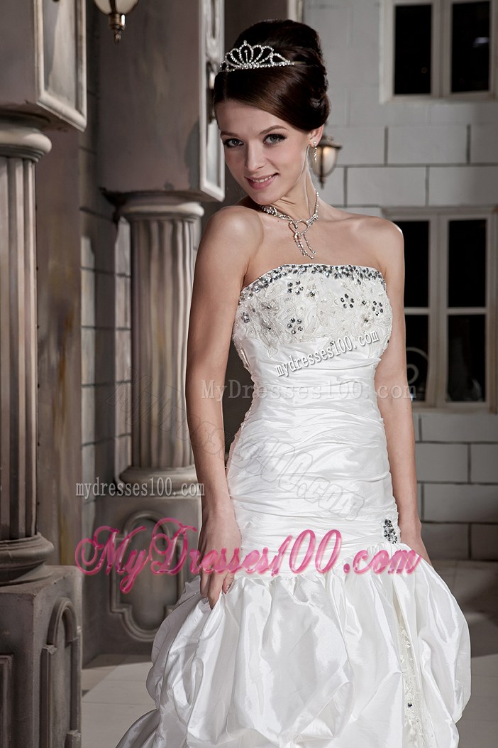 Pick-ups Ruching and Diamonds Decorated Bridal Dresses with Brush Train