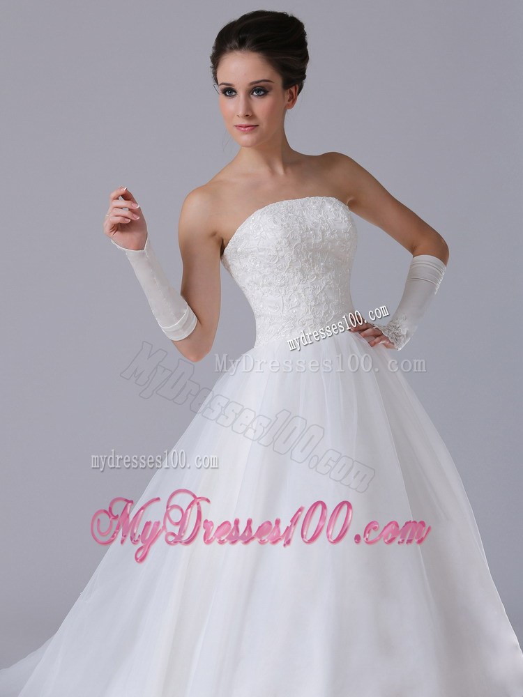 Strapless Appliques Decorated Bridal Dress with Lace Edge and Court Train