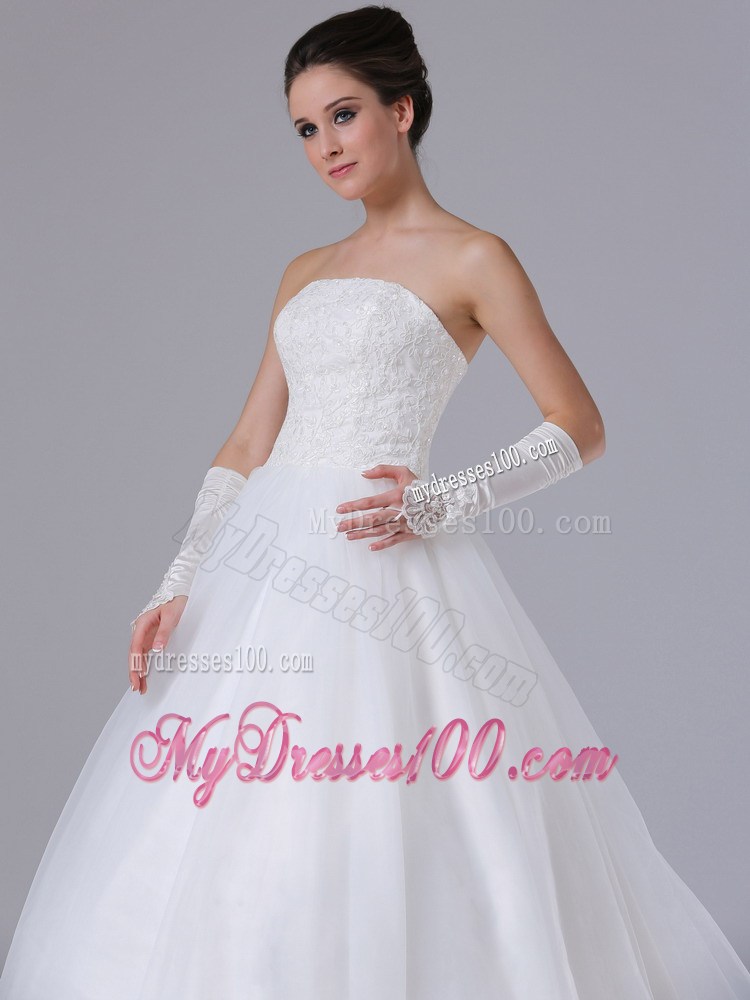 Strapless Appliques Decorated Bridal Dress with Lace Edge and Court Train