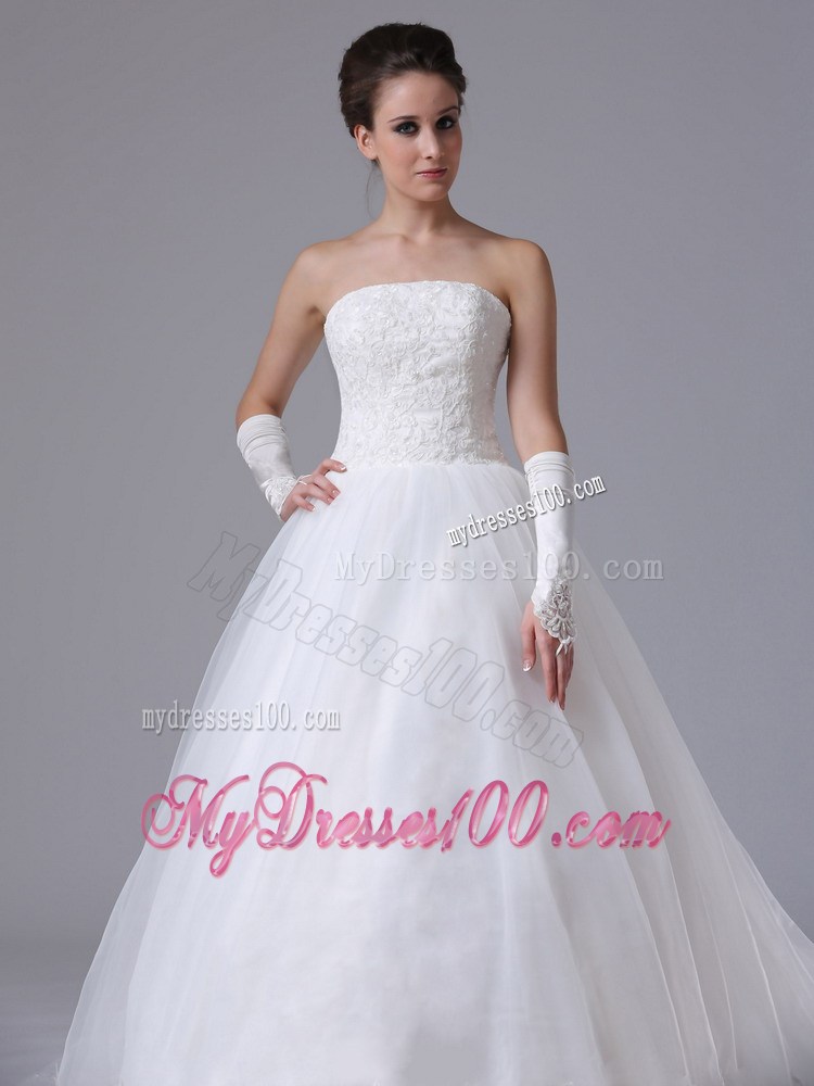 Strapless Appliques Decorated Bridal Dress with Lace Edge and Court Train