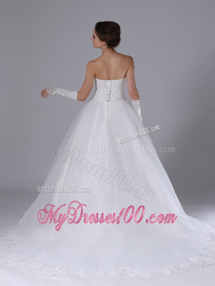 Strapless Appliques Decorated Bridal Dress with Lace Edge and Court Train