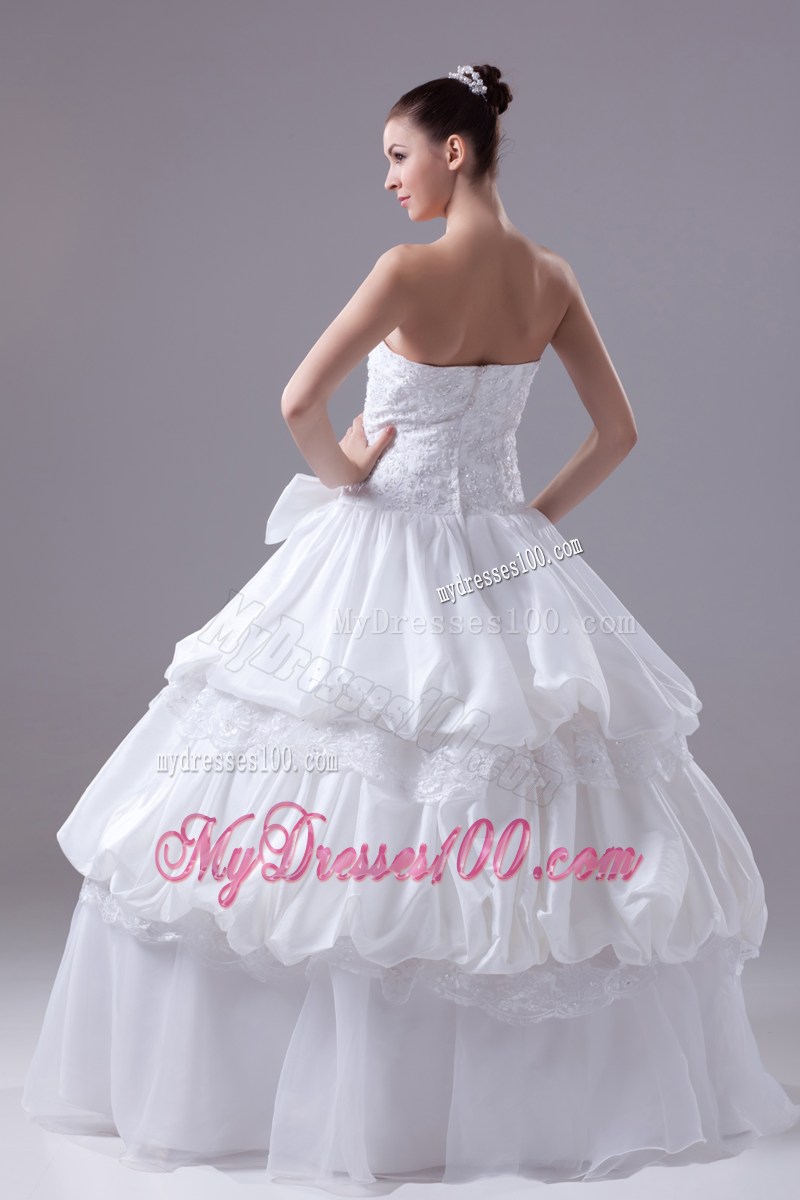 Beading and Bowknot Decorated Lace Flowers Bridal Dresses with Pick-ups