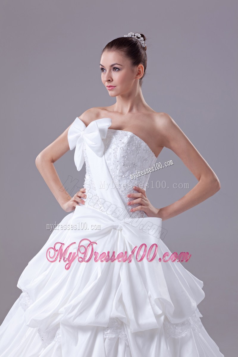 Beading and Bowknot Decorated Lace Flowers Bridal Dresses with Pick-ups
