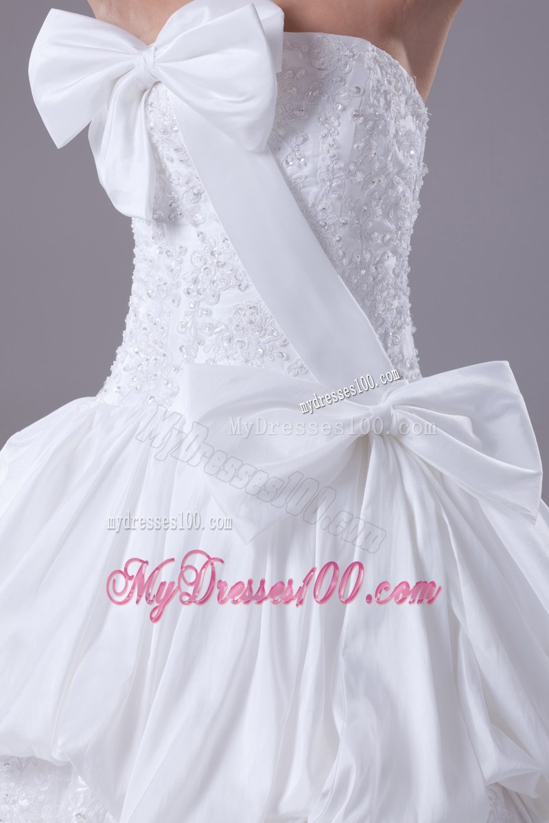 Beading and Bowknot Decorated Lace Flowers Bridal Dresses with Pick-ups
