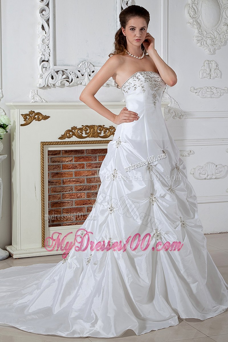 Beaded Appliques and Pick-ups Decorate Court Train Wedding Dress