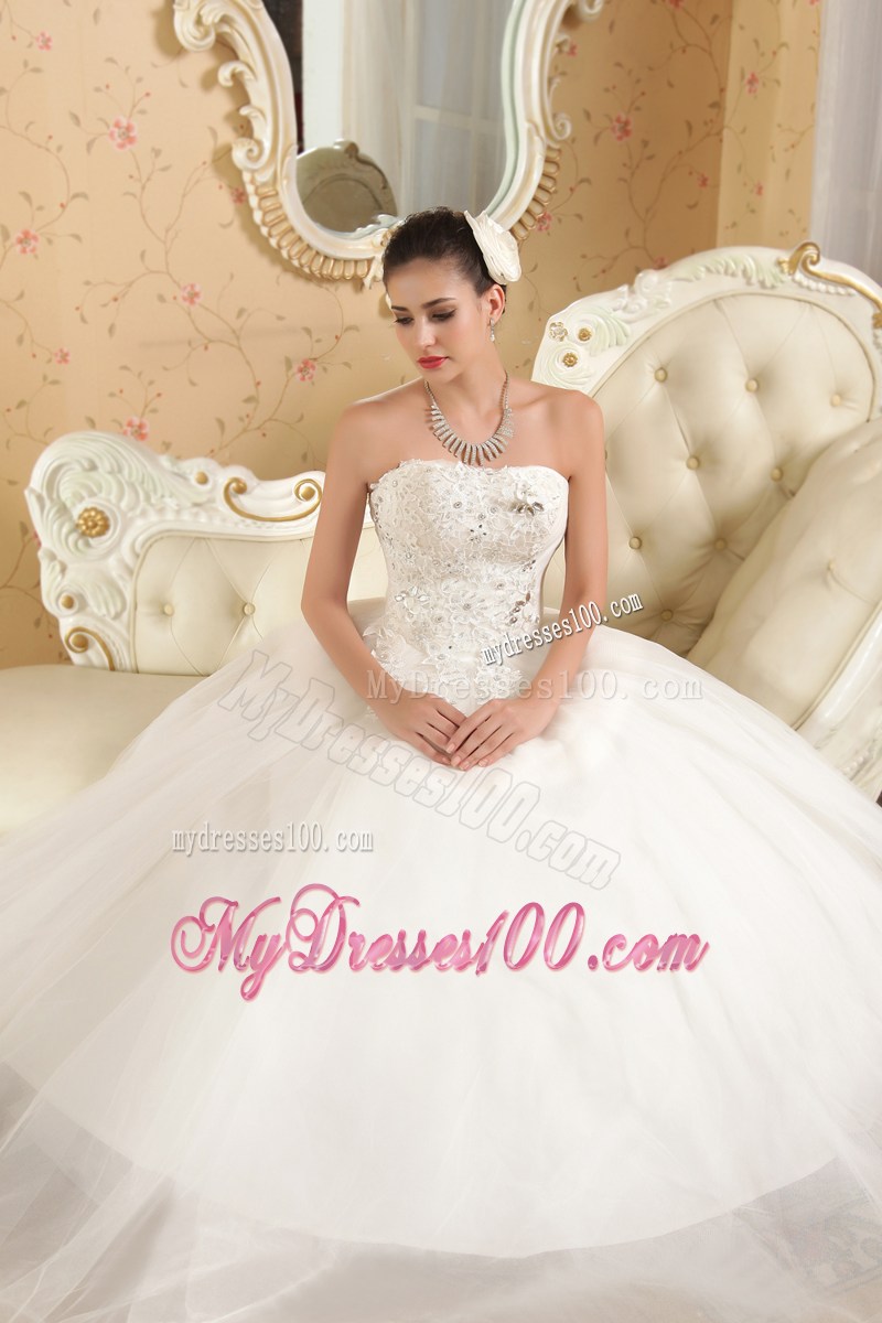 Diamonds and Appliques Decorated Wedding Dress with Big Puffy Skirt