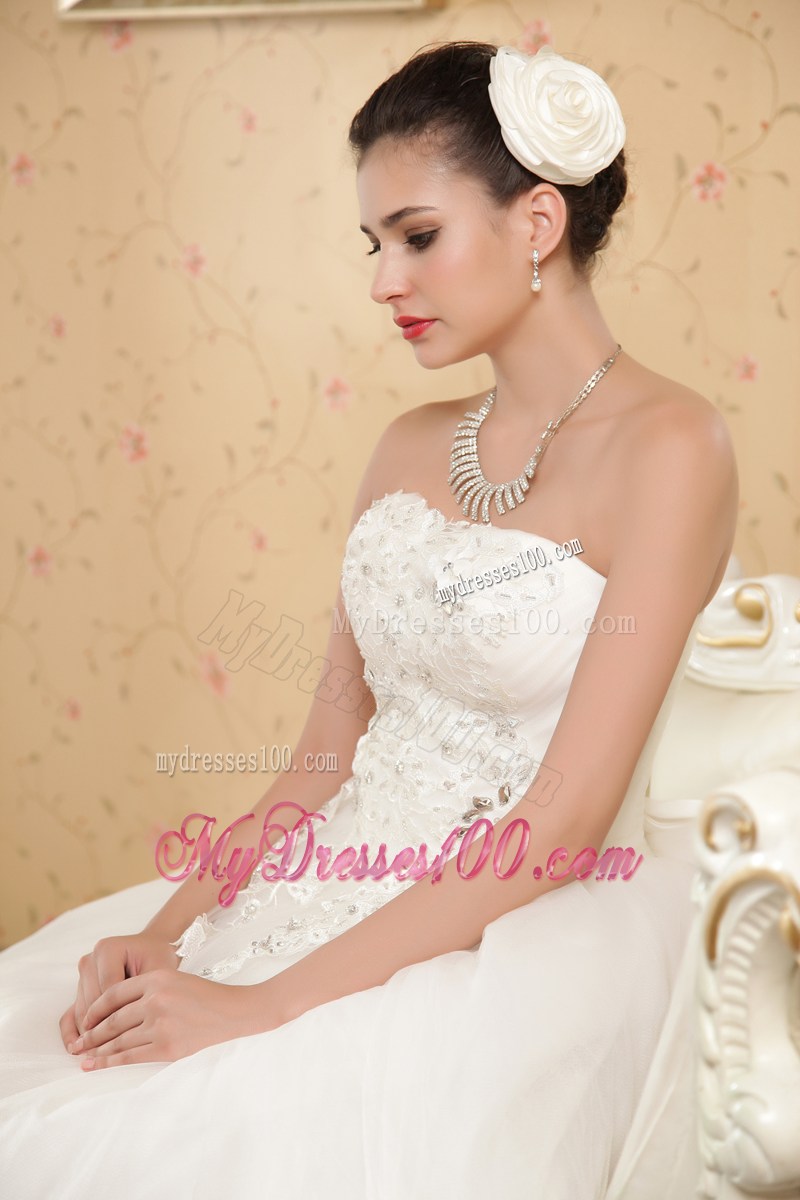 Diamonds and Appliques Decorated Wedding Dress with Big Puffy Skirt