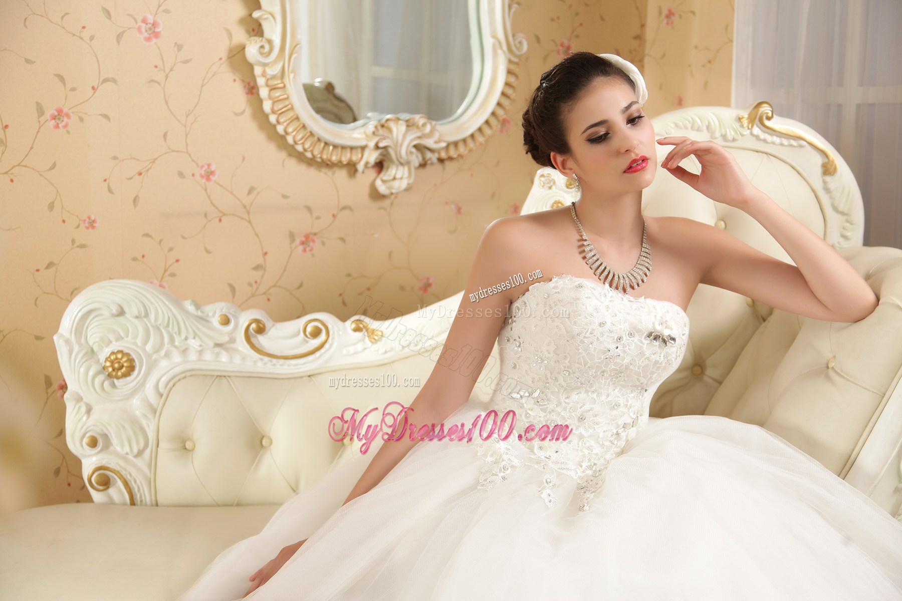 Diamonds and Appliques Decorated Wedding Dress with Big Puffy Skirt