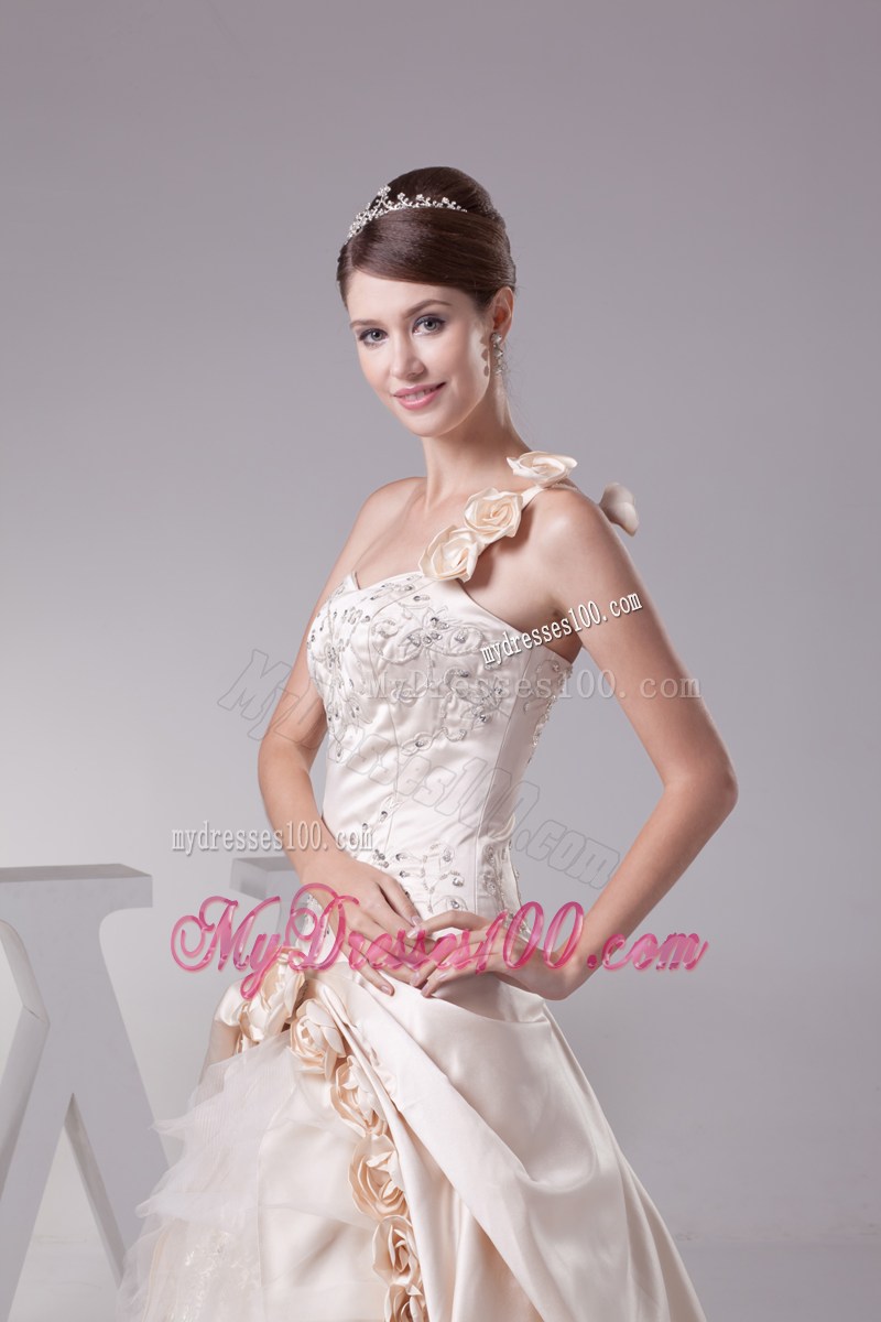 Hand Made Flowers One Shoulder Wedding Gowns in Champagne with Lace Edge