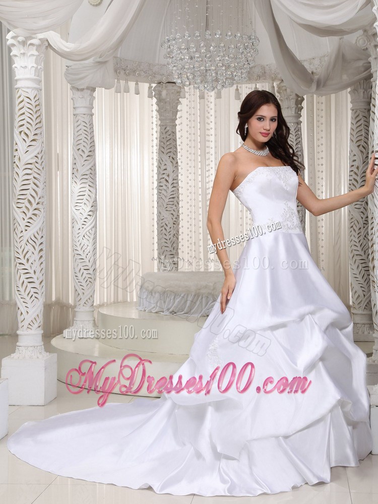 White Taffeta A-line Court Train Wedding Dresses with Appliques