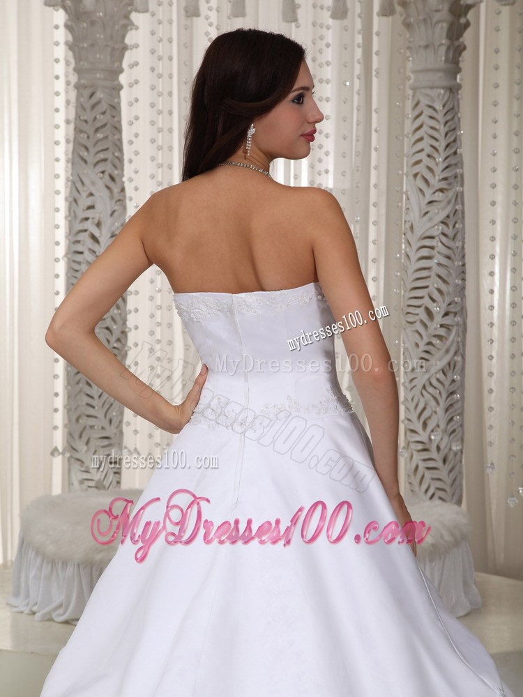 White Taffeta A-line Court Train Wedding Dresses with Appliques