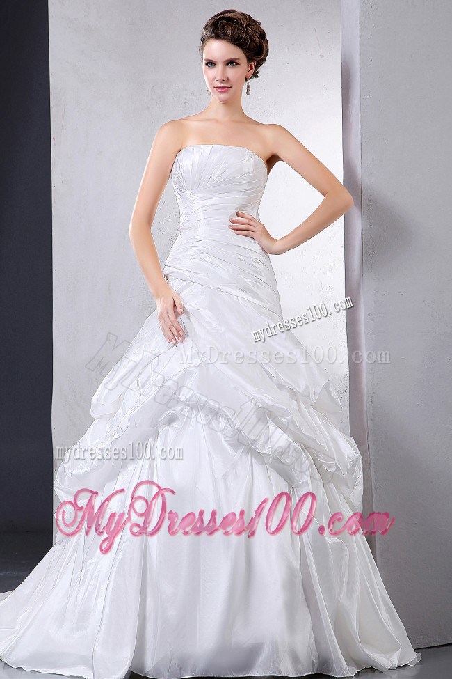 Lace-up Back Dresses for Wedding Decorated with Ruching and Pick-ups