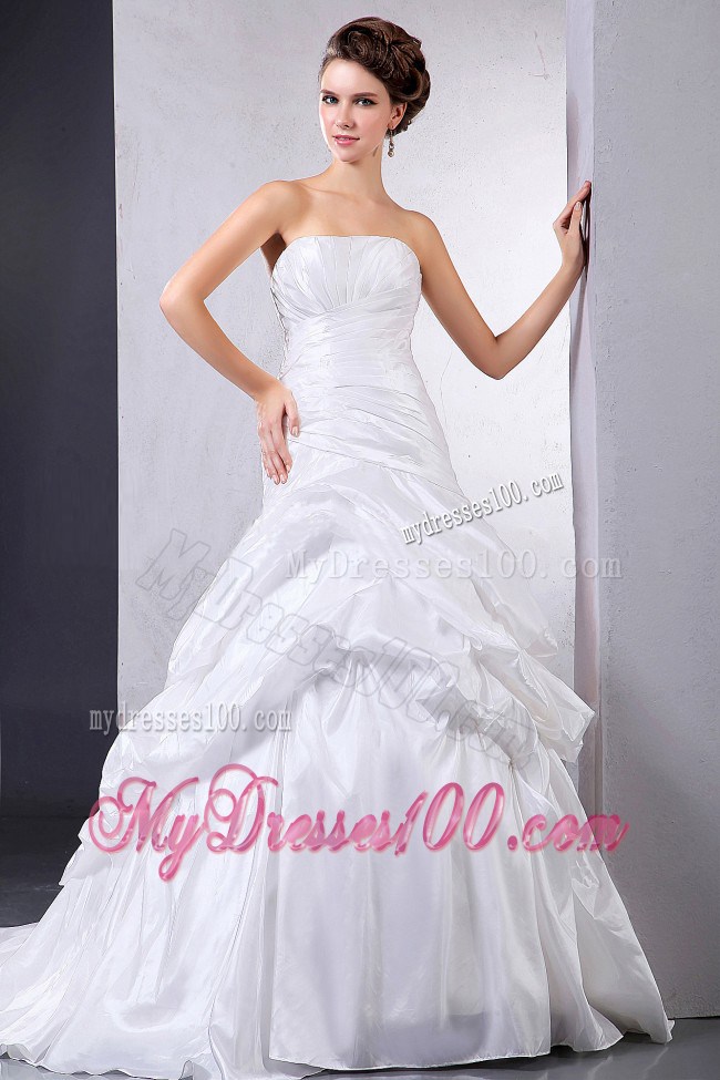 Lace-up Back Dresses for Wedding Decorated with Ruching and Pick-ups