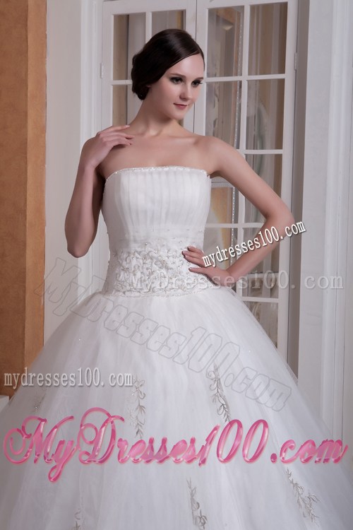 Ruching Wedding Bridal Gown with Brush Train and Beaded Appliques Waist