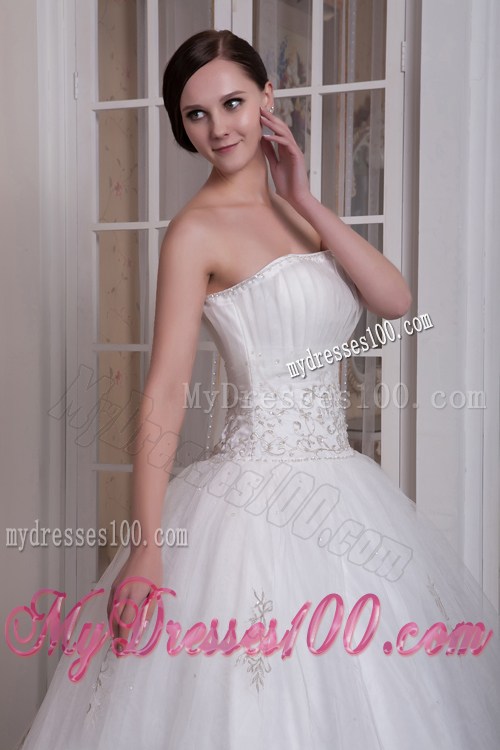 Ruching Wedding Bridal Gown with Brush Train and Beaded Appliques Waist