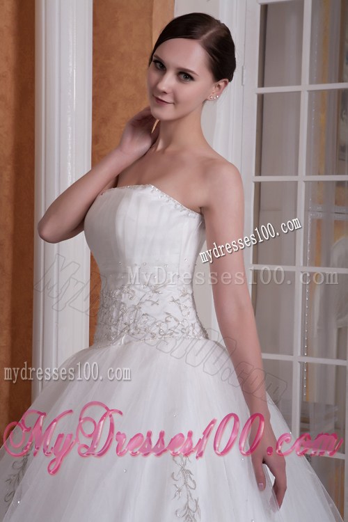 Ruching Wedding Bridal Gown with Brush Train and Beaded Appliques Waist
