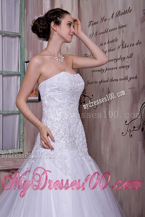 Pretty Appliques with Beadings Decorated Tulle Brush Train Dress for Wedding