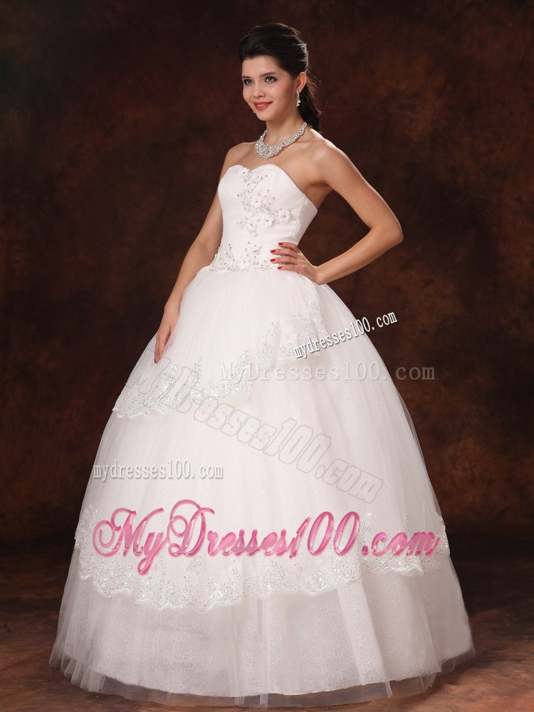 Sweetheart New Style Layers Ball Gown Wedding Dress with Appliques