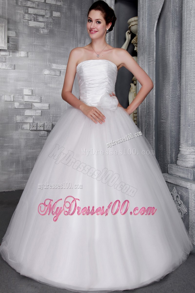 Ruching and Hand Made Flowers Decorated Bridal Dress with Puffy Skirt