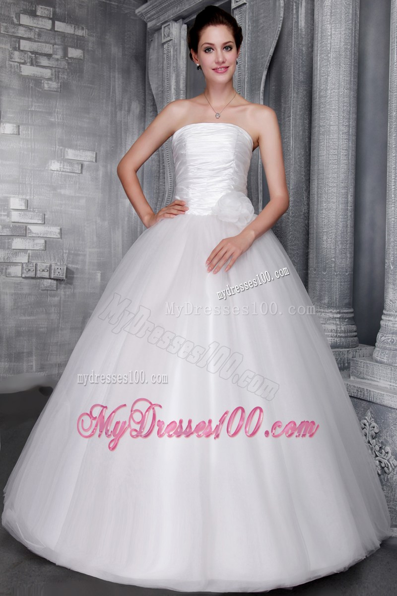 Ruching and Hand Made Flowers Decorated Bridal Dress with Puffy Skirt