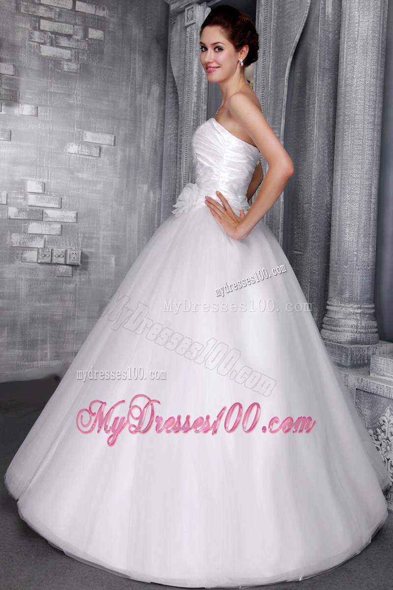 Ruching and Hand Made Flowers Decorated Bridal Dress with Puffy Skirt