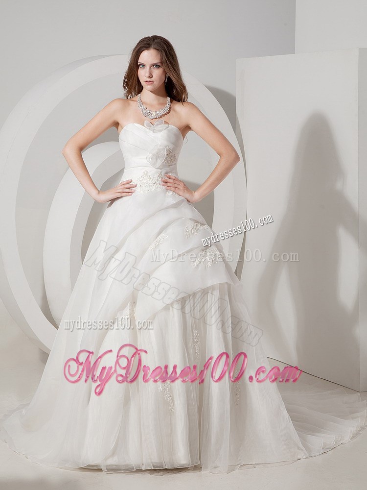 Appliques Decorated Tiers Bridal Dress with Handle Flowers and Chapel Train