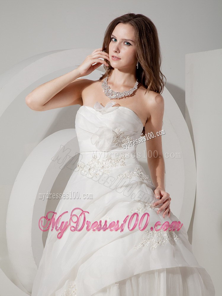 Appliques Decorated Tiers Bridal Dress with Handle Flowers and Chapel Train