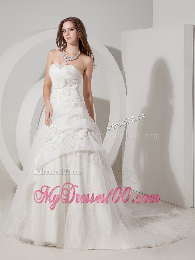 Appliques Decorated Tiers Bridal Dress with Handle Flowers and Chapel Train