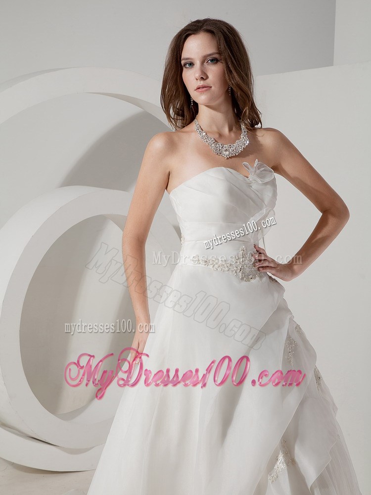Appliques Decorated Tiers Bridal Dress with Handle Flowers and Chapel Train