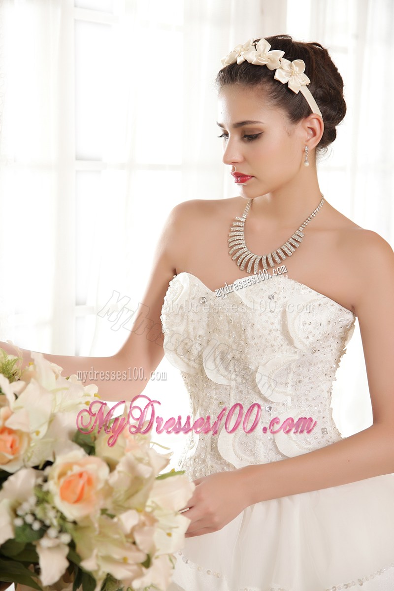 Jewelry and Petals Decorated Tires Full Length Wedding Bridal Gowns