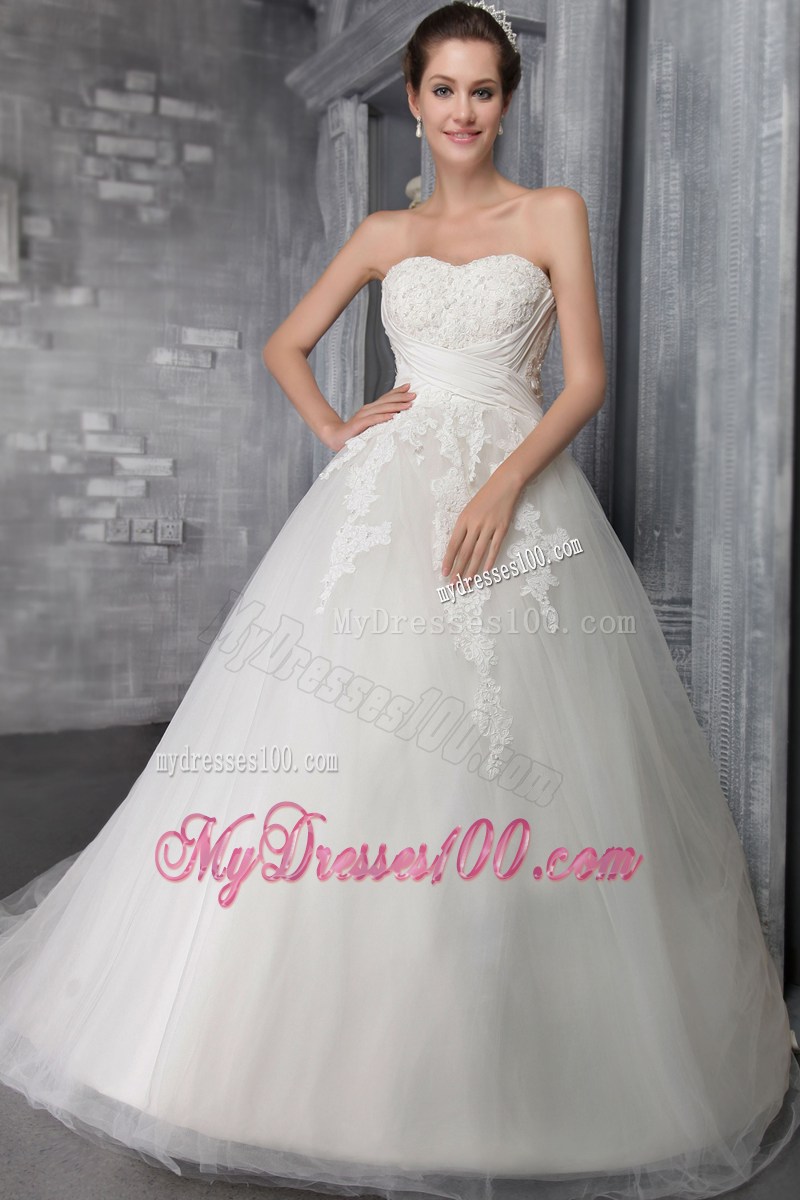 Appliques and Beading Decorated Bridal Dress with Tulle Court Train