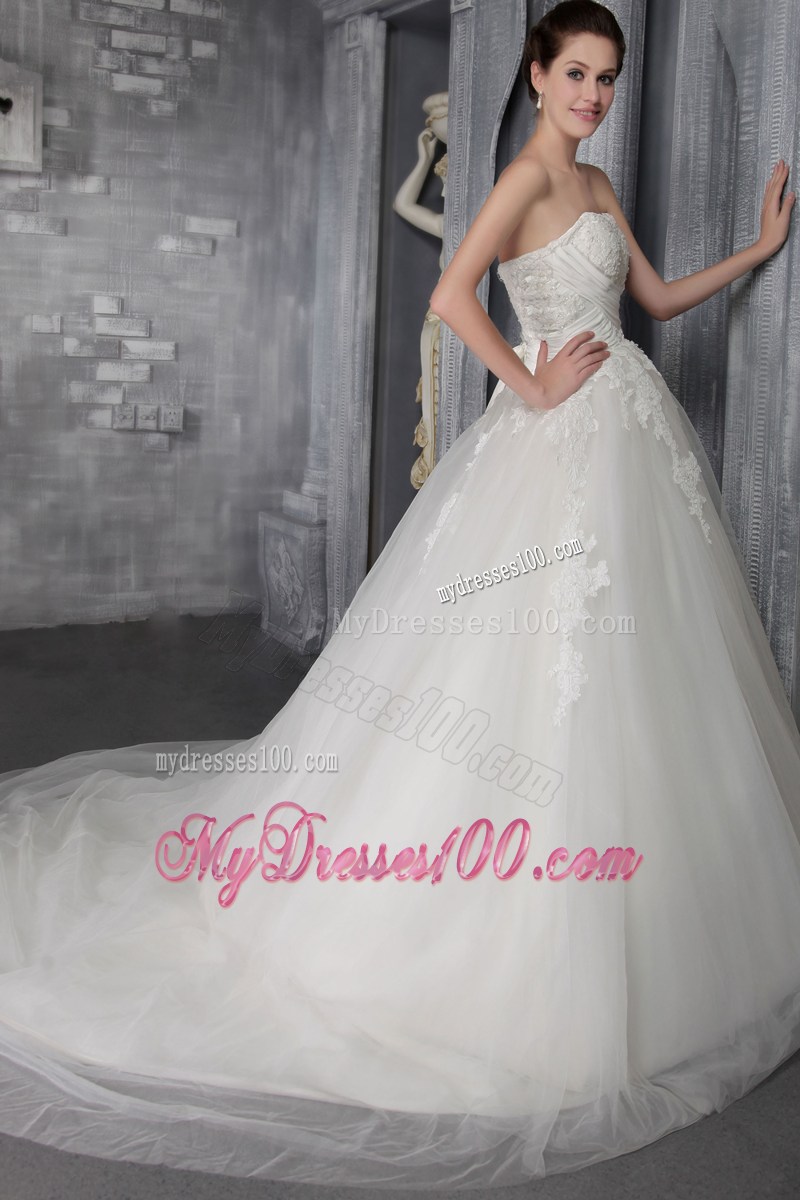 Appliques and Beading Decorated Bridal Dress with Tulle Court Train