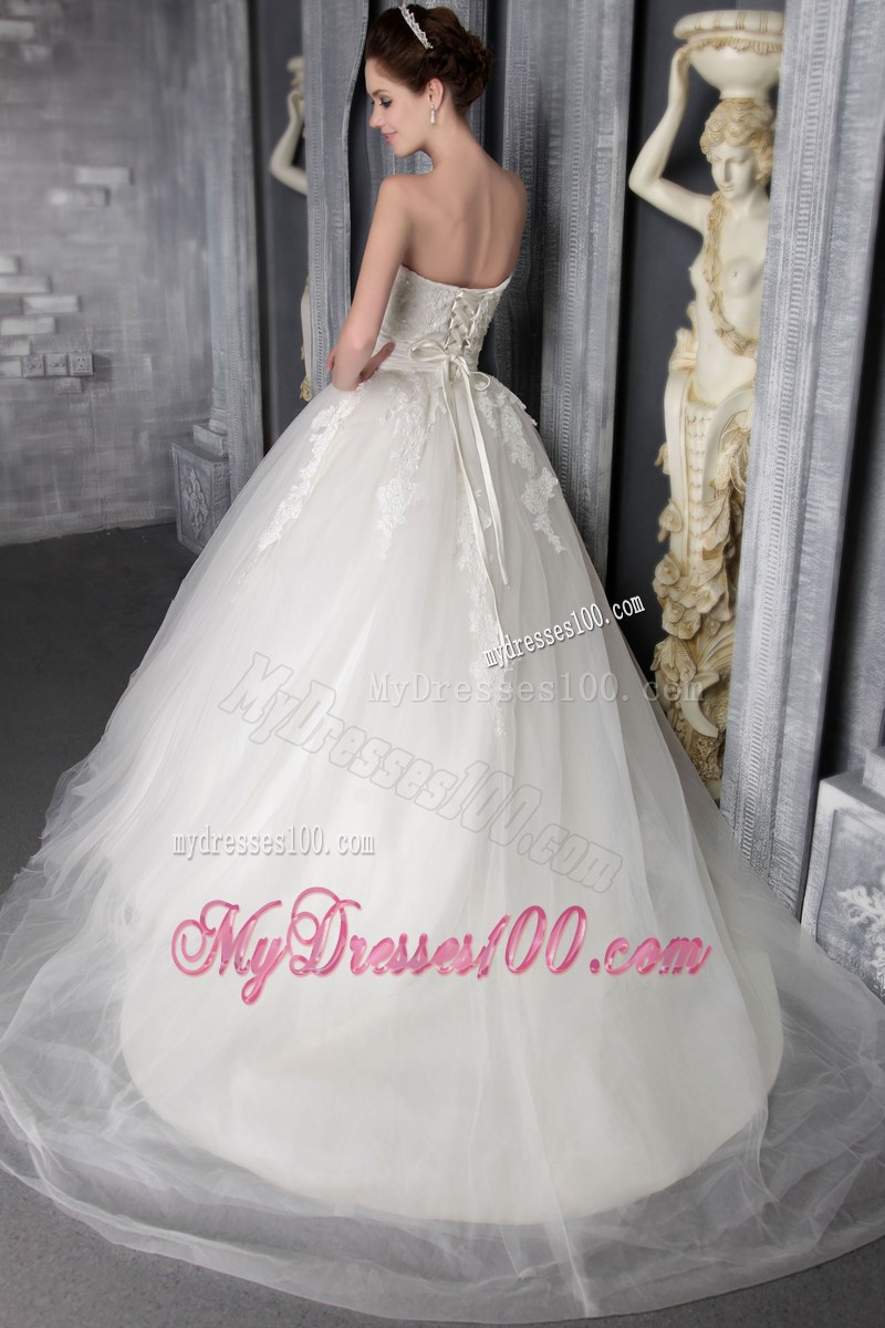Appliques and Beading Decorated Bridal Dress with Tulle Court Train