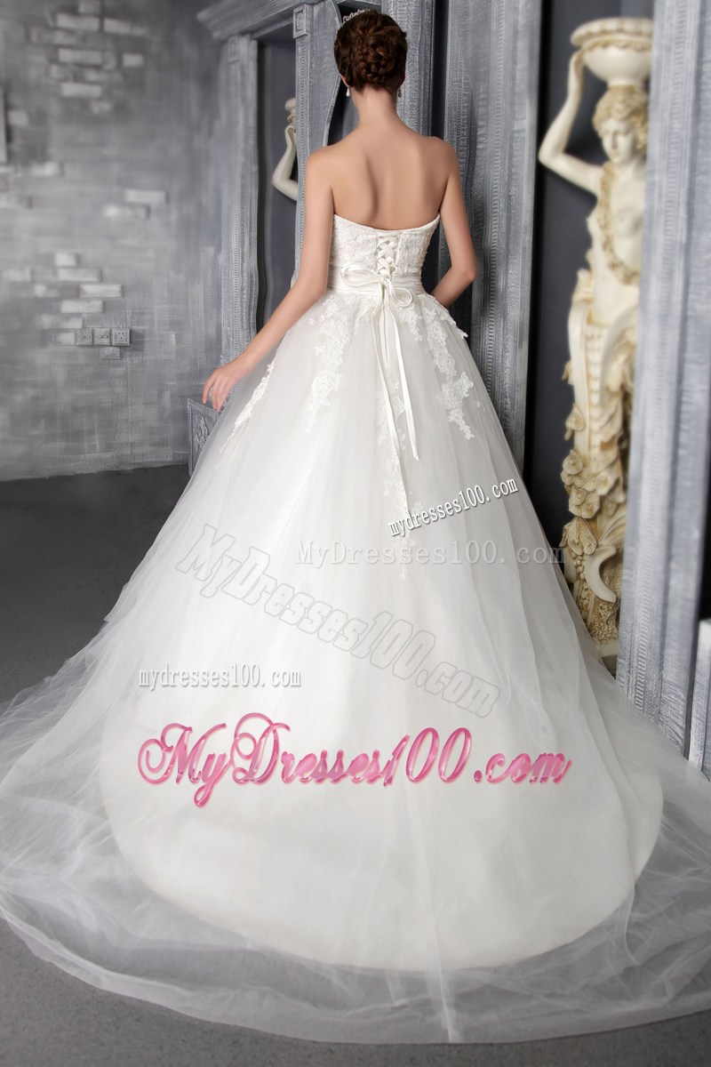 Appliques and Beading Decorated Bridal Dress with Tulle Court Train