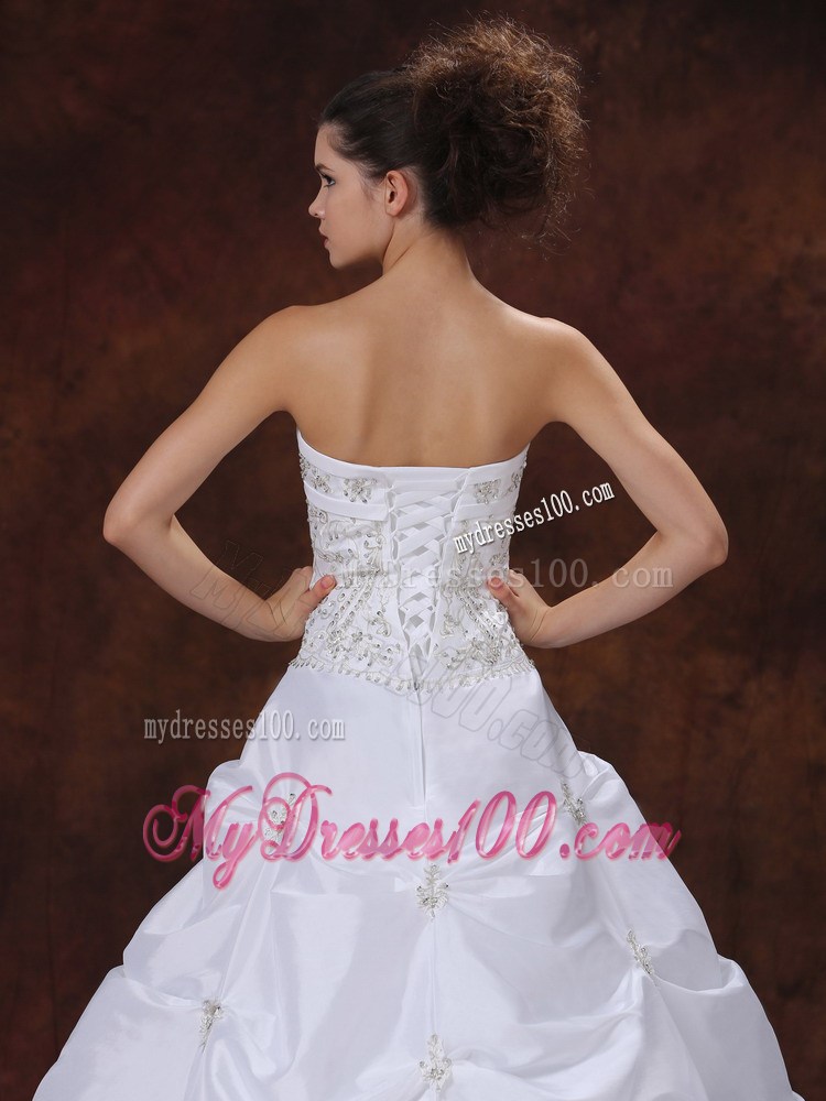 Jewelry Pick-ups and Embroidery Decorated Wedding Dress with Brush Train