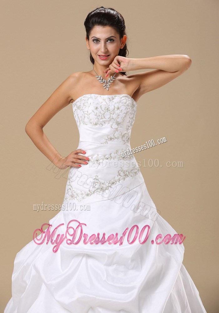 Embroidery and Pick-ups Accent Wedding Dresses with Chapel Train