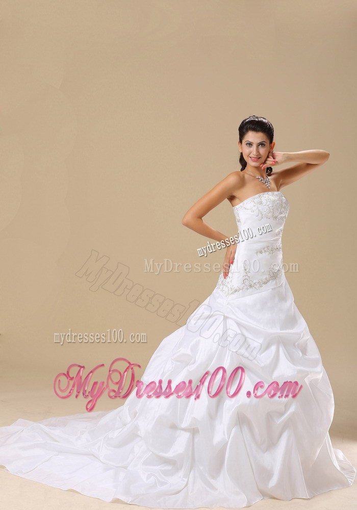 Embroidery and Pick-ups Accent Wedding Dresses with Chapel Train