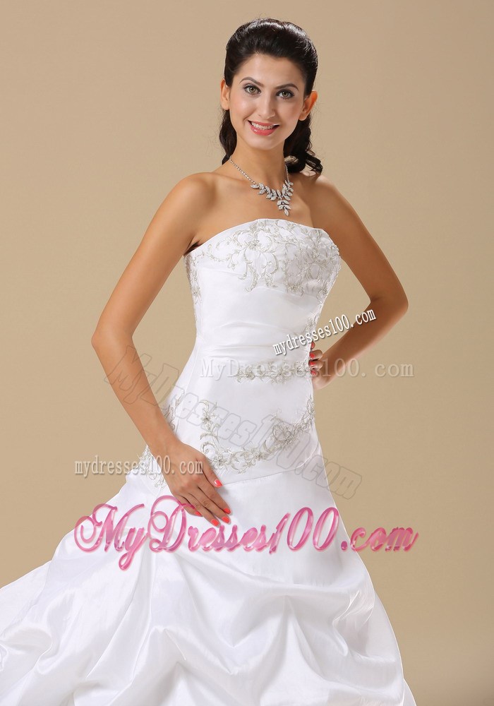 Embroidery and Pick-ups Accent Wedding Dresses with Chapel Train